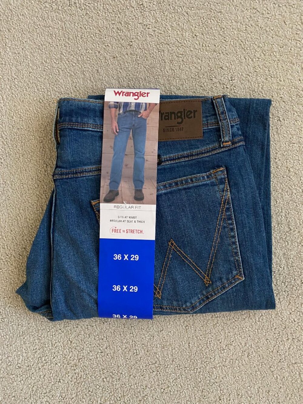 NWT Men's Wrangler Regular Fit Free to Stretch Denim Blue Jeans, 36 x 29